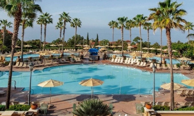 Newport Coast Complejo | Marriott’s Frenchman’s Cove is perfectly situated on a secluded beach