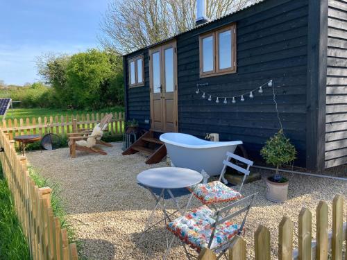 Pitney Otro | Marsh Farm Glamping Flittermouse Shepherd Hut