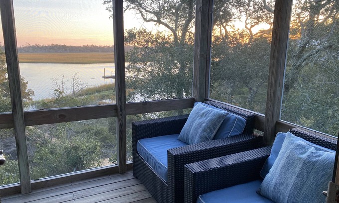 Bald Head Island Condominio | Marsh Madness at Timbercreek 18A, Beautiful Creek Views, pool and creek access