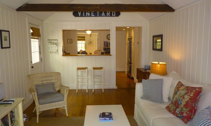Edgartown Casa | Edgartown Cottage- A pie de pueblo y tiendas | Ducha exterior, parrilla, ropa de cama incl.