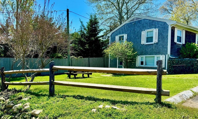 Vineyard Haven Apartamento | Martha’s Vineyard Condo w/ Pool minutes from Ferry