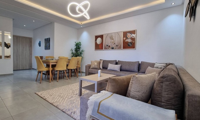 Martil Apartamento | Descubre el lujo en Martil: Lujoso apartamento junto al mar te espera