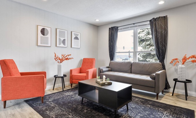 Mokena Casa | Marvel - 4BR’s, 2 BA & Game Room