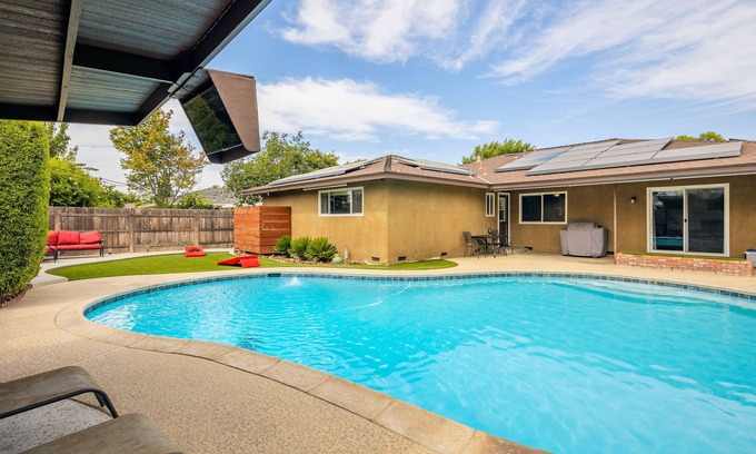Raisin Casa | Marvel home w/ Pool, Gazebo, Movie Room, Gym, Traeger