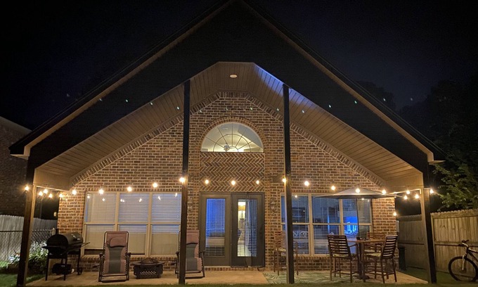 Mid America Casa | Marvel Lake House directly on Lake Hamilton and the Ouachita River