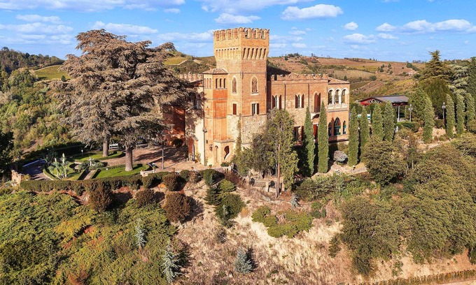 Mornico Losana Otro | Marvellous castle with pool overlooking the vineyards! - Castello Mornico 20 PAX