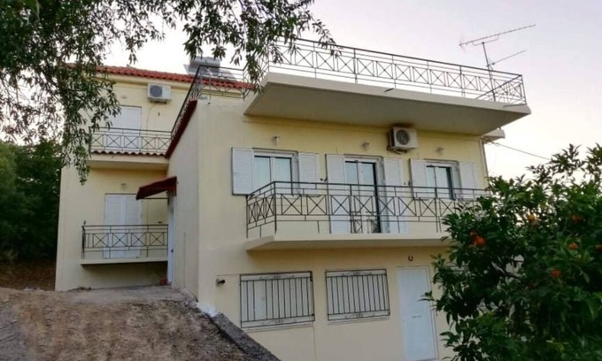 Karvelas Apartamento | Marvellous seaview green residence in Mani's heart