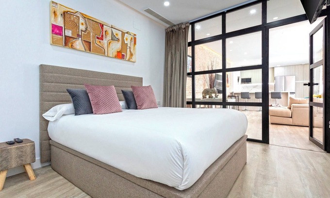 Triana Apartamento | Marvelous 2-bedroom Apartment With Terrace in Triana. Castilla II