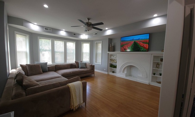 South Shore Apartamento | Marvelous 3-bedroom apartment with WiFi, AC 18 minutes from downtown Chicago