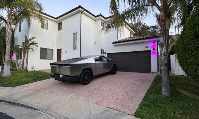 Tarzana Casa | Marvelous 4-bedroom house in Los Angeles with Jacuzzi!