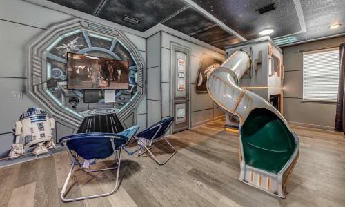Bay Lake Casa | Marvelous 5 Bdrm Villa with Galactic Themed Bedroom at Encore