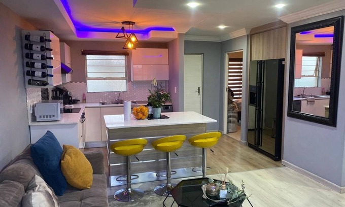 Alberton Casa | Marvelous Getaway Home with Fibre & 5G internet, 24 hour security in Alberton.