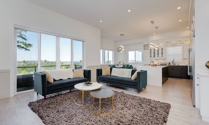 Langford Casa | Marvelous Home In Victoria, BC