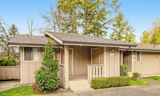 Poulsbo Casa | Marvelous townhome close to major employers in Poulsbo WA