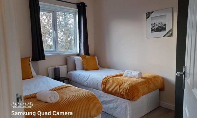 Newark upon Trent Casa | Marvyn-Seven House-Huku Kwetu-3 Bedroom-Fully furnished-Quiet