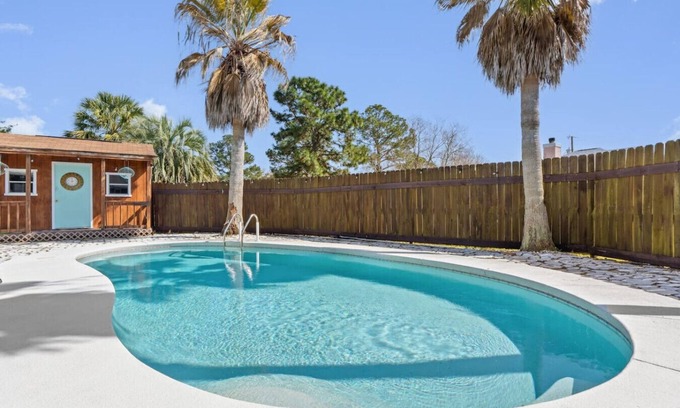 Navarre Casa | Relaxing 3BR Oasis with Pool – 5 Miles to Beach!
