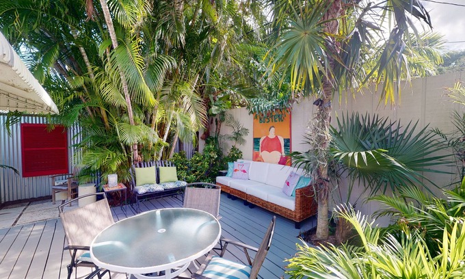White St. Gallery Cabaña | Maryann's Place - Large Monthly Studio (New Listing)