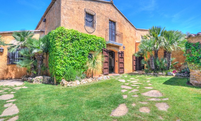 Olerdola Villa | Masia Cal Mingo, cerca de Sitges, BCN. Casa Country Villa catalán en medio de los viñedos