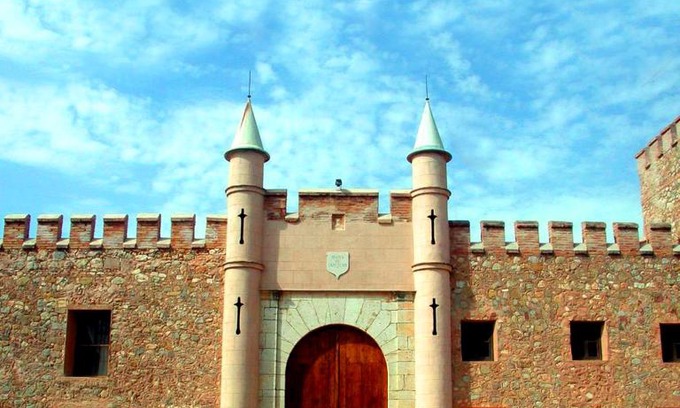 Altura Casa | Masía de San Juan Casas número 3 y 5, con piscina, aire acondicionado y vistas a la montaña
