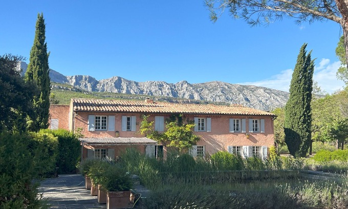 Rousset Otro | Casa de campo provenzal piscina de tenis privada magnífica vista cerca de Aix en Provence