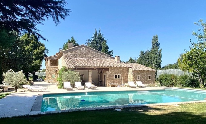 Cavaillon Otro | Mas Provençale Entouré de Pommiers, Piscine et Terrain de Tennis