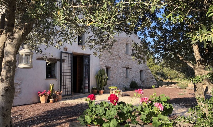 Les Useres Casa | Casa rural ecológica para desconectar. Piscina privada exclusiva.