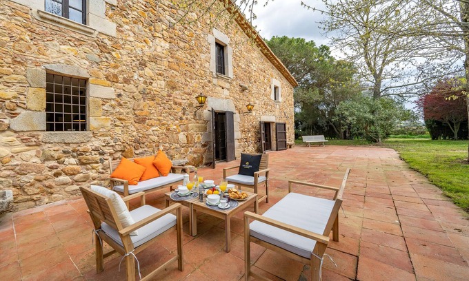 Llagostera Villa | MASIA MARCO LUX, POOL, GARDEN, FIRE-PLACE, BARBECUE