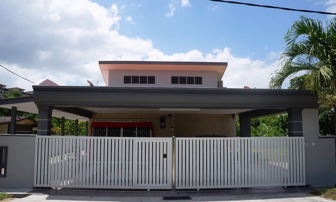 Bukit Baru Casa | Mason's Bungalow - casa de eventos / casa de familia para hasta 16+ pax