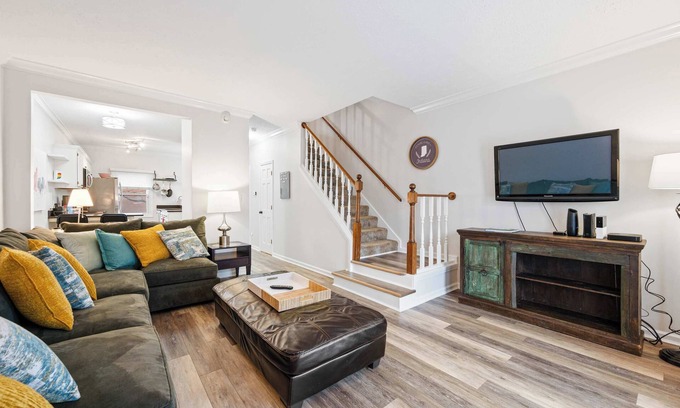 Lockerbie Square Apartamento | Mass Ave Gem and steps away from Yoga Studio