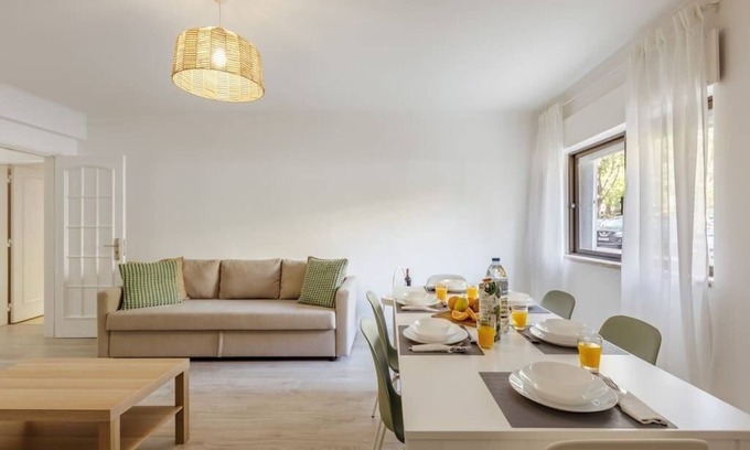 Massama Apartamento | Massamá 26 / free park on premises/ smart TV