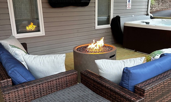 Massanutten Casa | Massanutten Home - Free Pool Pass, Hot Tub, Fire Pit & Game Room