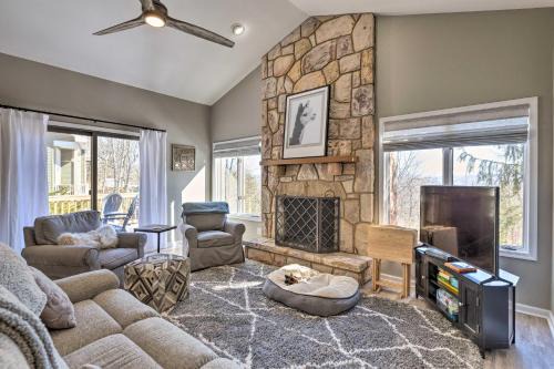 Massanutten Casa | Massanutten Resort Home with Deck and Mountain Views!