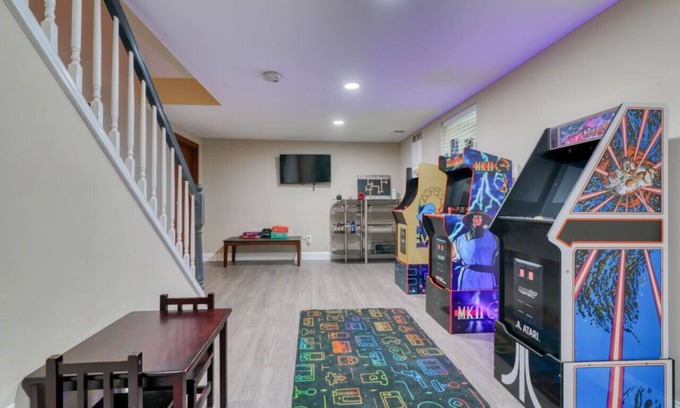 Baltimore Casa | 81) Massive 5 bedroom with a gameroom!