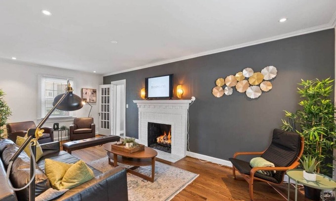 Potomac West Casa | Massive 5BR Historic CozySuites House