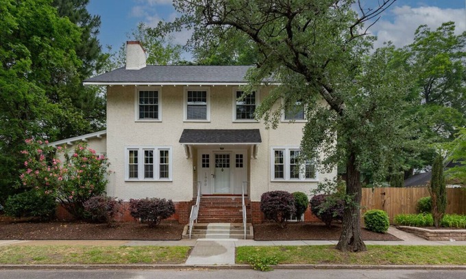 Norfolk Casa | Massive 6 bedroom home in a great neighborhood!