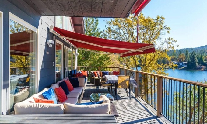 Groveland Casa | 562) Massive 8 bedroom on the lake!