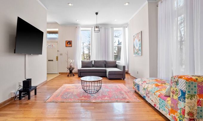 The Gate Casa | Massive Downtown Area Home... sleeps 14