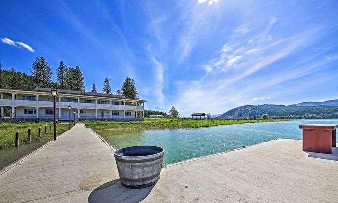 Sagle Casa | Massive, Grand Chic Getaway on Pend Oreille River!