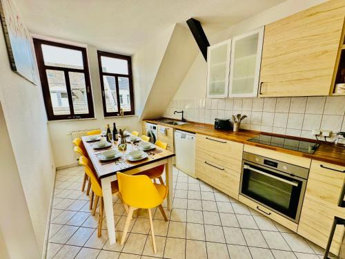 Suedvorstadt Apartamento | Massive Karli Loft - over 130 meters floor space - home theater room - 4 private sleeping areas - best location in Leipzig