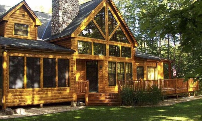 Harbor Springs Casa | Massive Lodge! 7500+ sq ft Sleeps 20! Golf, Fish, Trails, Wineries, Ski, Relax!