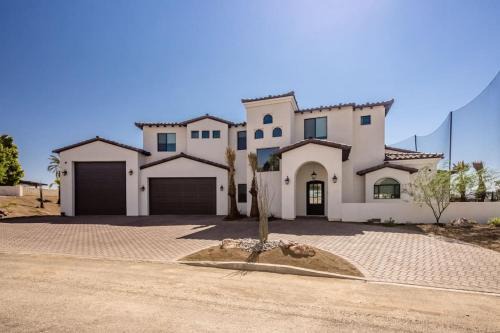 Lake Havasu City Casa | Massive & Luxurious 6br Lake Havasu Resort-style Oasis W Pool Casa Havasu By Boutiq