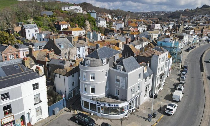 Old Town Hastings Casa | Master accommodation suite 6