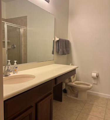 Southeast Orlando Casa | Master bedroom next to the airport