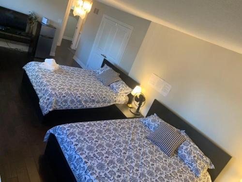 Mississauga Casa | Master bedroom suite on the 2nd floor, city center