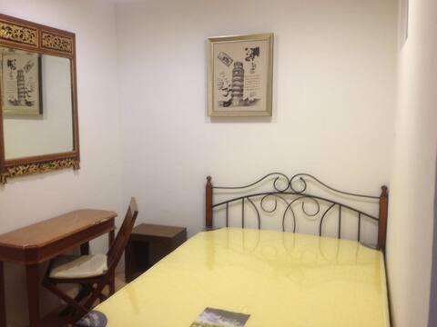 Newton Cama Y Desayuno | Master Room at Orchard Road