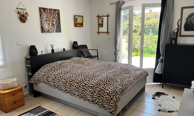 Gaillac Cama Y Desayuno | Master suite in single-storey house with terrace