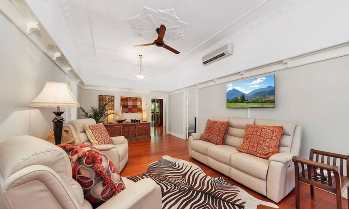 Cairns North Casa | Masterfully Restored Queenslander Near Esplanade