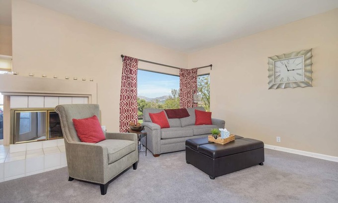 Rancho Bernardo Condominio | * Hermosos muebles y magníficas vistas * - Nueva alfombra y muebles de sala