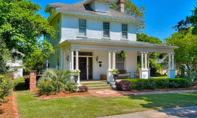 Summerville Casa | Master’s Rental Spacious 3-bedroom house, and 1-bedroom detached cottage.