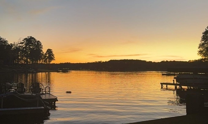 Lake Oconee Casa | Reunión de la familia perfecta para comer en el lago Oconee. 5 dormitorios con vistas al lago Ritz